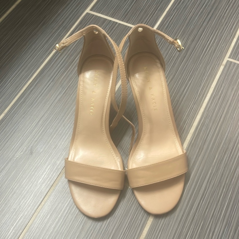Kelly & Katie Himesta Wedge – Size 8M